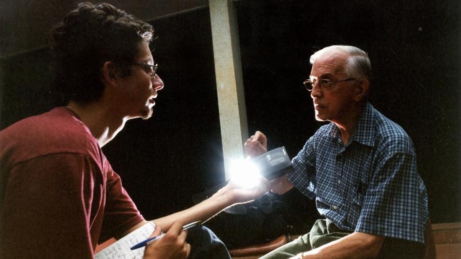 Camilo Vannuchi entrevista o bispo de São Félix do Araguaia, Dom Pedro Casaldáliga, em abril de 2002   - André Dusek/Acervo Pessoal