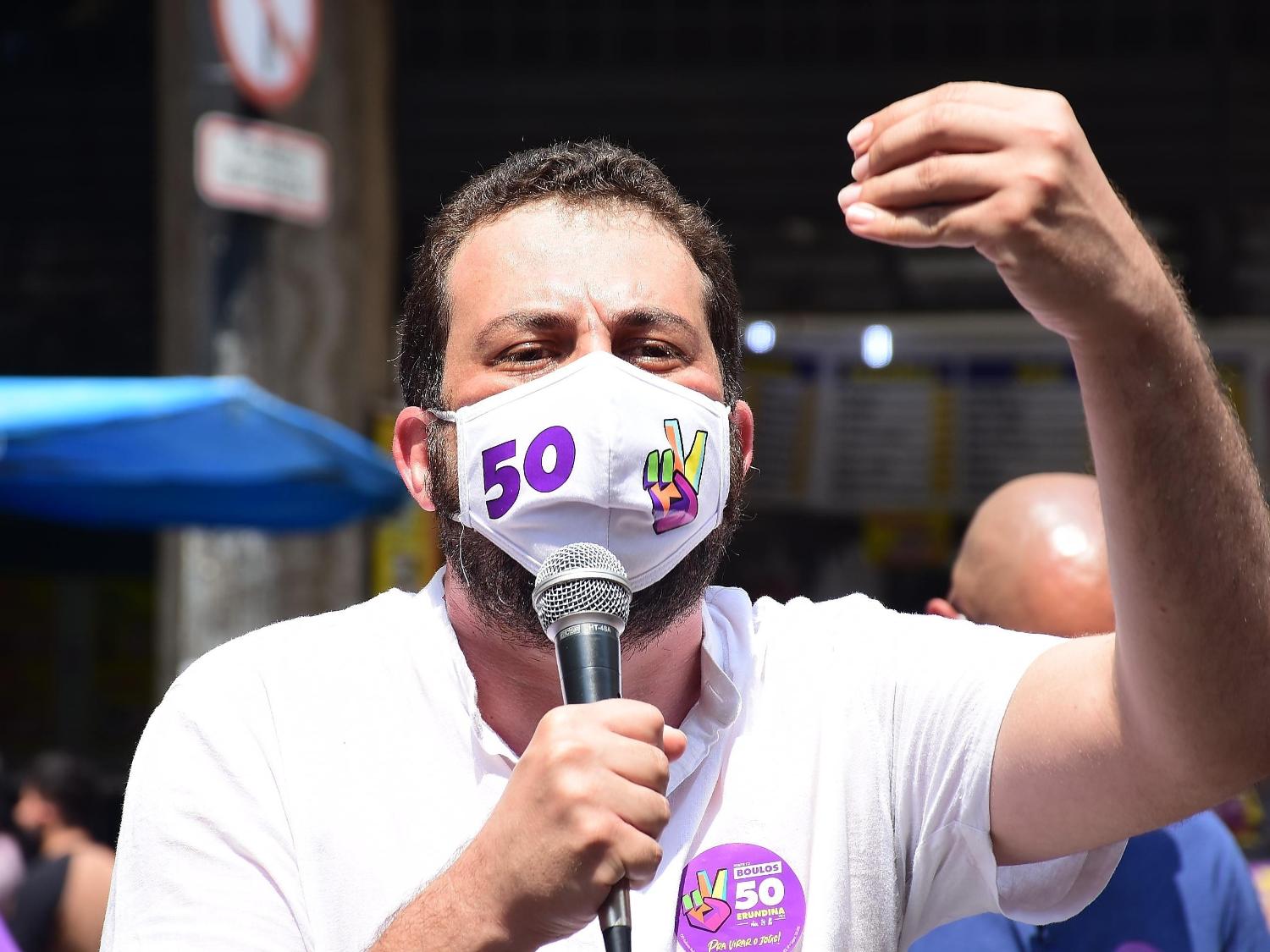 14 out. 2020 - Guilherme Boulos (Psol) participa de evento "Se vira nos 50" na rua 7 de Abril, no centro da cidade. - CELSO LUIX/ESTADÃO CONTEÚDO