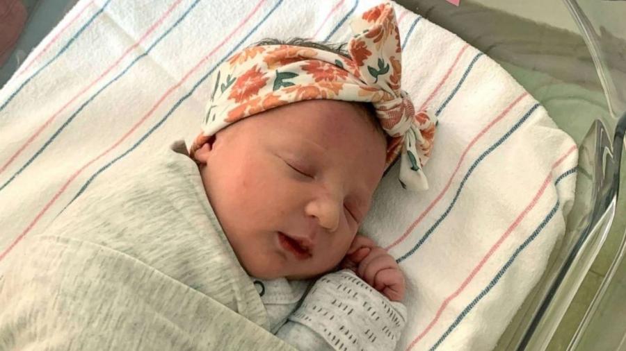 Molly Everette Gibson nasceu a partir de um embrião que foi congelado há 27 anos  - Reprodução/ABC News 