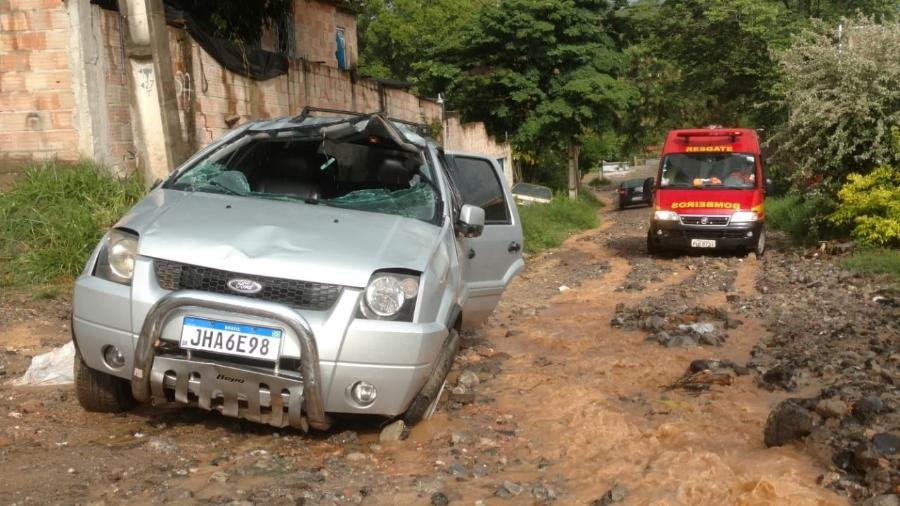 Carro capotou diversas vezes, e vítima foi ejetada do veículo; causas do acidente ainda são investigadas - Corpo de Bombeiros de MG/Divulgação