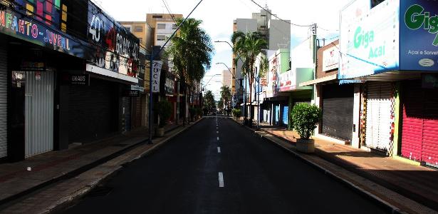 Brasil completa 33 dias seguidos com média de mortes por covid acima de mil