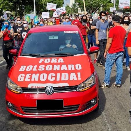 Carro do professor e secretário estadual do PT de Goiás, Arquidones Bites, durante protesto contra Jair Bolsonaro - Reprodução/Twitter