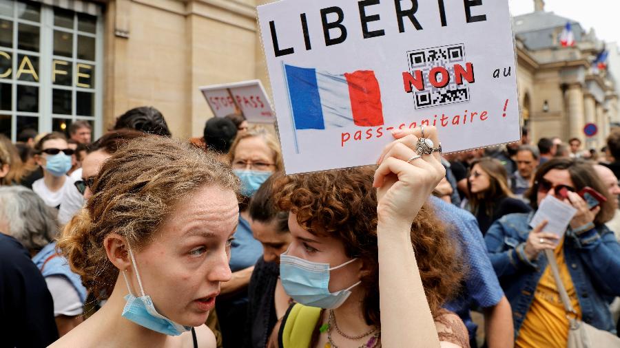 21.jul.2021 - Protesto contra obrigatoriedade de vacina em Paris, na França - Pascal Rossignol/REUTERS