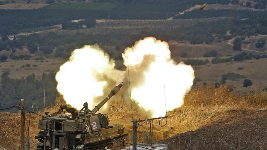 Exército israelense dispara em direção ao Líbano após foguetes serem lançados do país vizinho - Jalaa Marey/AFP