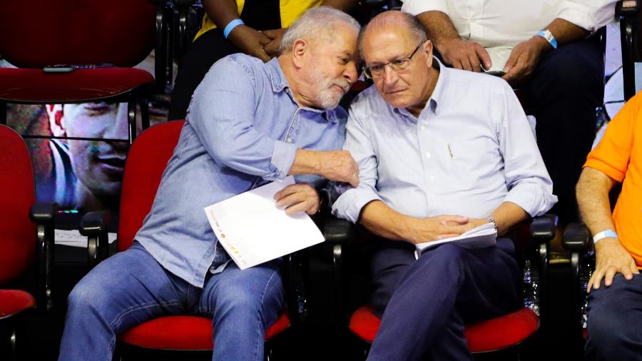 14.abr.2022 - Lula (PT) e Geraldo Alckmin (PSB) durante encontro com centrais sindicais em São Paulo - Paulo Guereta/Estadão Conteúdo