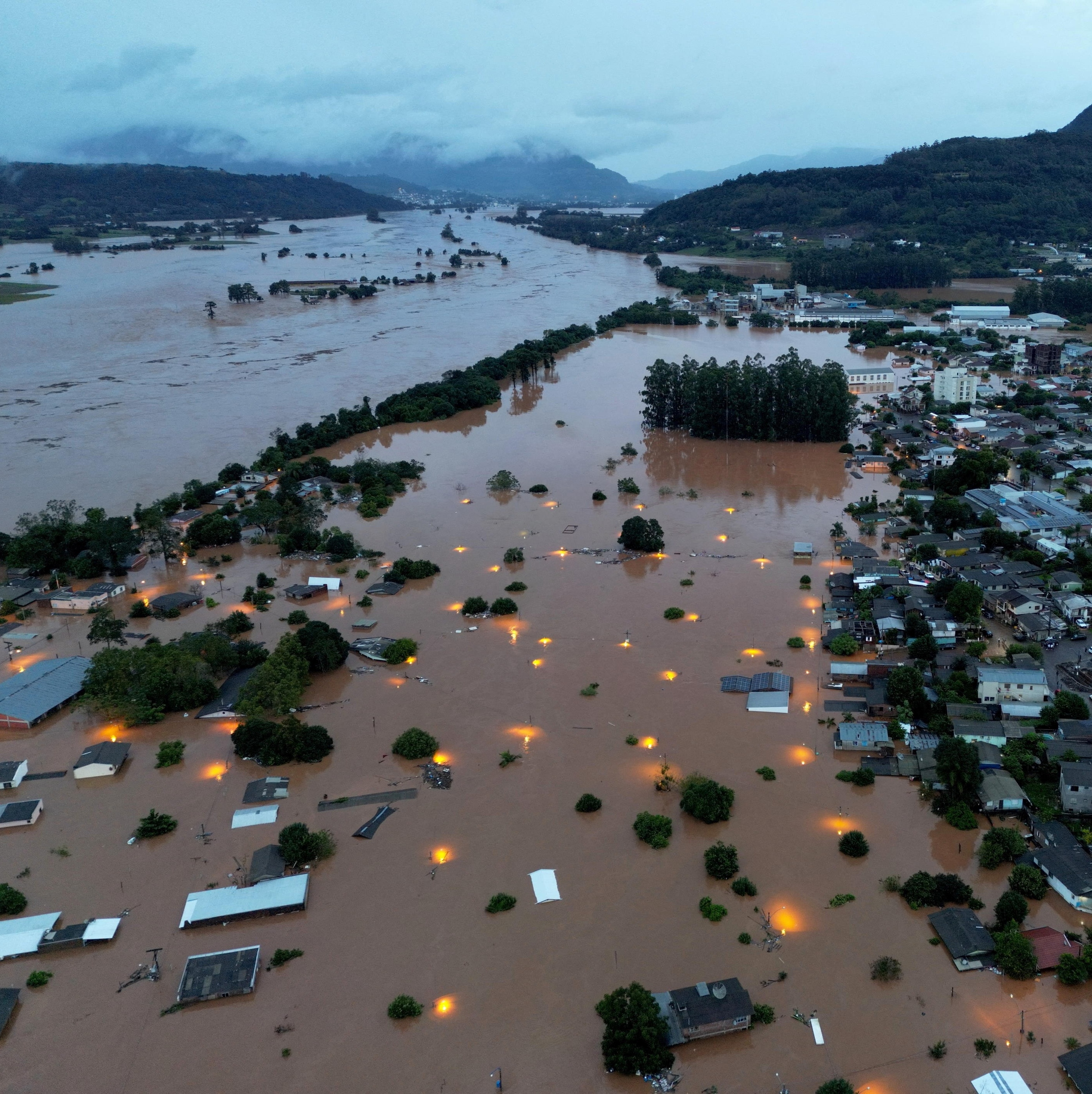 Fake news sobre RS têm 300 corpos em Canoas e vídeos de outros países