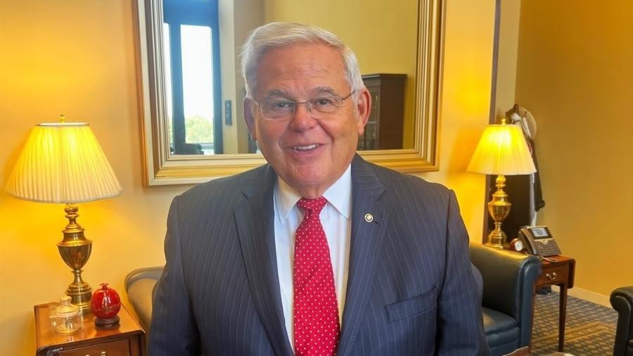 O ex-senador democrata Bob Menéndez é um dos políticos mais poderosos em Washington O ex-senador democrata Bob Menéndez é um dos políticos mais poderosos em Washington