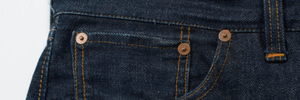 Além da estética: para que serve o pino metálico nos bolsos da calça jeans? (Foto: Levi Strauss)