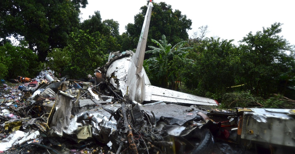 4.nov.2015 - Avião cargo russo cai no Sudão do Sul