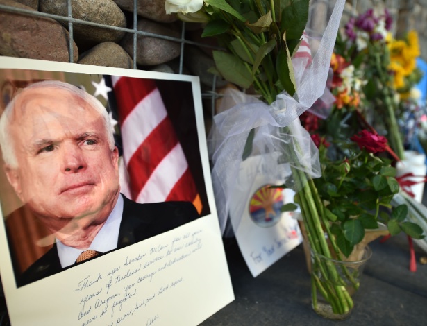 O senador John McCain morreu no sábado (25), aos 81 anos, devido a um câncer no cérebro - Robyn Beck / AFP