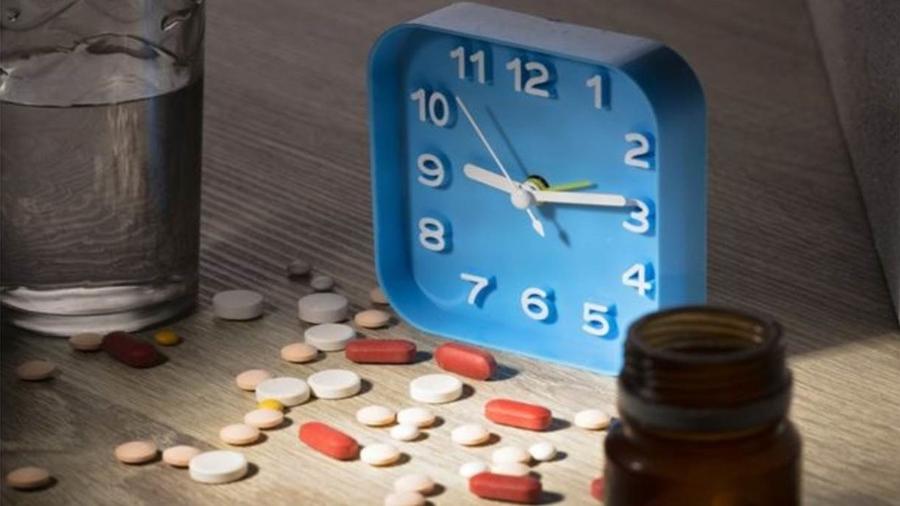 Pesquisa sugere que os comprimidos oferecem mais proteção contra ataques cardíacos e derrames quando tomados na hora de dormir ? e não pela manhã - GETTY IMAGES 