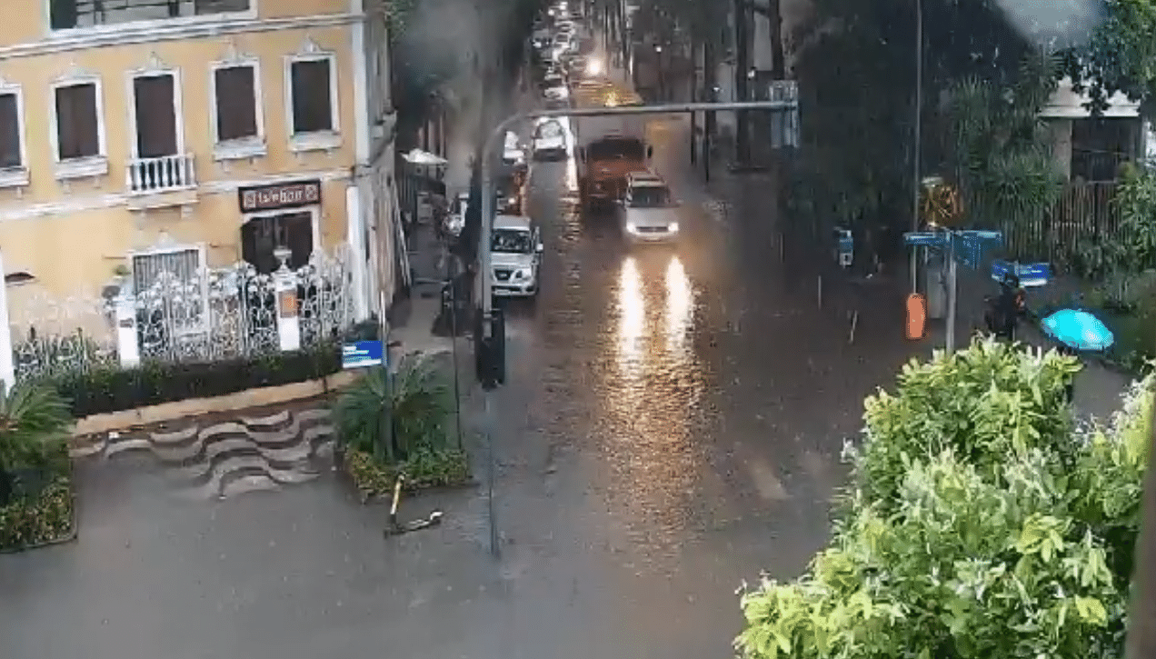 Rio De Janeiro Chuva Forte Deixa Cidade Em Estagio De Atencao E Fecha Aeroporto