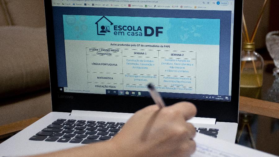 Estudante utiliza plataforma para ensino à distância da rede pública do Distrito Federal - Álvaro Henrique/Secretaria da Educação do Distrito Federal/Divulgação