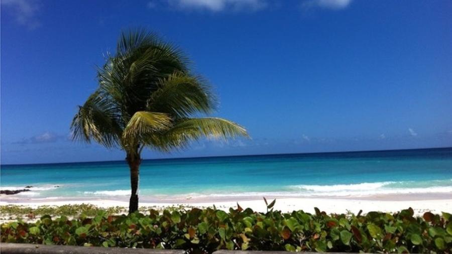 Barbados diz que o novo visto "permite que se trabalhe remotamente no paraíso por até um ano" - BBC