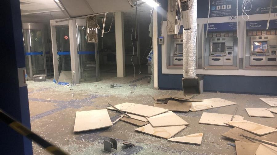 Agência da Caixa Econômica Federal em Belford Roxo (RJ) fica destruída após explosão provocada por bandidos - Reprodução
