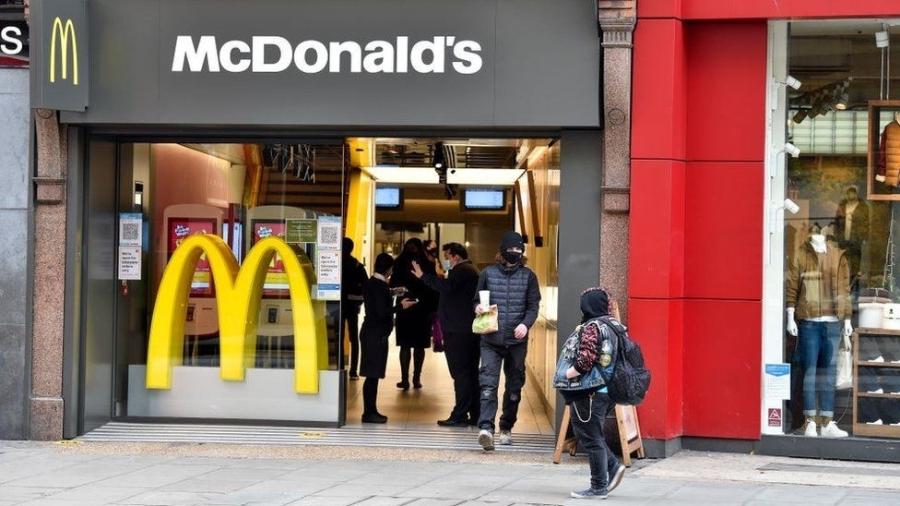 O McDonald"s disse que vai parar de vender milk-shakes em algumas unidades do Reino Unido devido a problemas de abastecimento - Getty Images