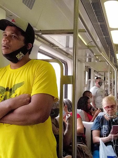Passageiros em trem do Rio, em 2021 - Marcelo de Jesus/ UOL