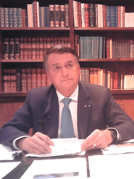 O presidente Jair Bolsonaro (sem partido), durante sua live semanal - Reprodução/Facebook