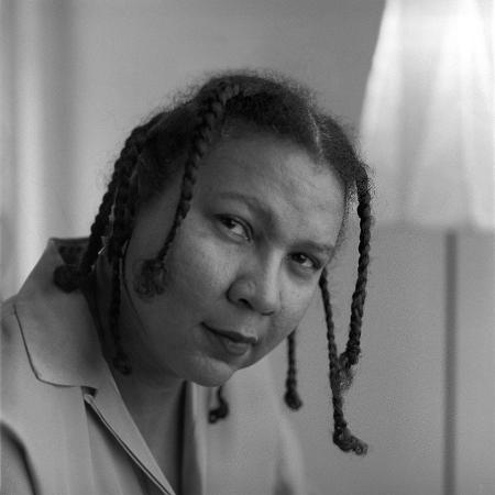 Além de "Tudo Sobre o Amor ", Bell Hooks já escreveu mais de 40 obras e foi traduzida em 15 idiomas 