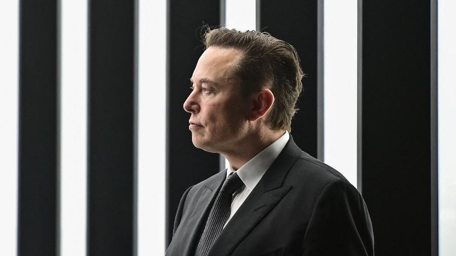 Elon Musk em foto tirada em fábrica da Tesla em Gruenheide, no sudeste de Berlim (Alemanha) - Patrick Pleul/Pool/AFP