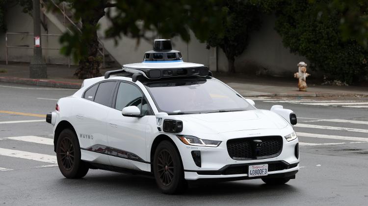 Carro autônomo da Waymo rodando nas ruas de San Francisco, na Califórnia (EUA)