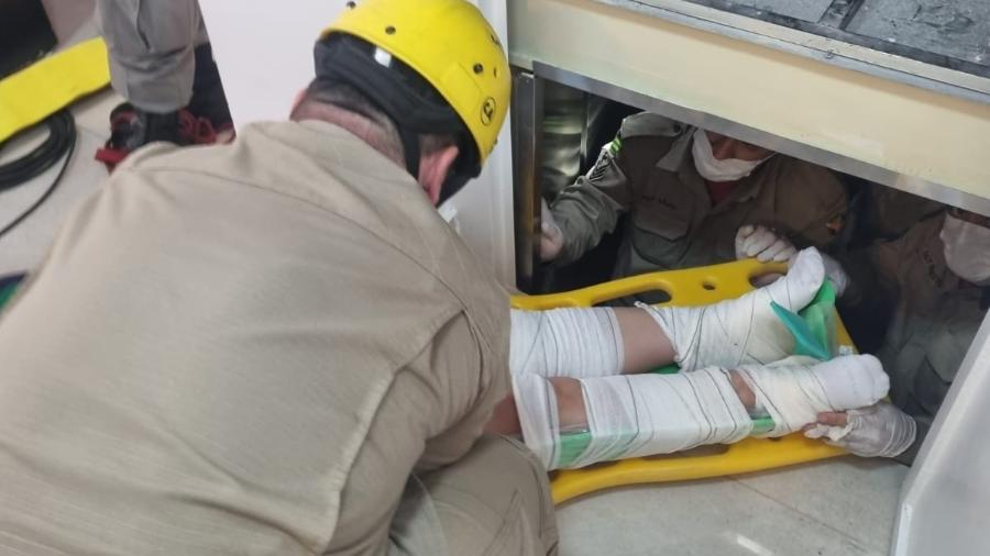 Elevador caiu do segundo andar do prédio de um consultório odontológico em Aparecida de Goiânia - Corpo de Bombeiros de Goiás/Reprodução