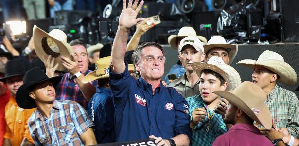 Bolsonaro vai à Festa do Peão com Hang e Tarcísio e usa arena como