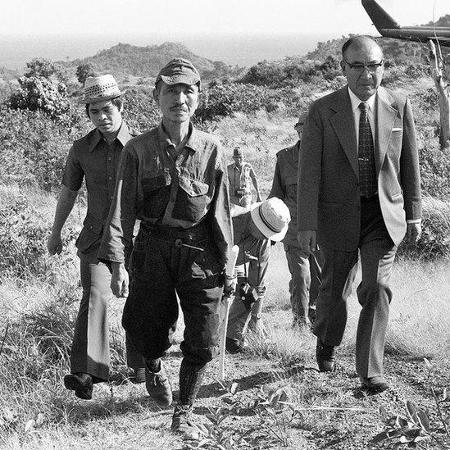 Hirro Onoda ao deixar a floresta de Lubang em 1974, onde se escondeu por quase 30 anos, pós 2º Guerra
