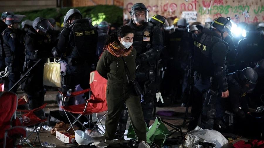 Policiais desmantelam acampamento pró-Palestina