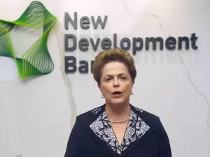 Dilma anuncia que banco do Brics vai liberar R$ 5,7 bilhões ao RS
