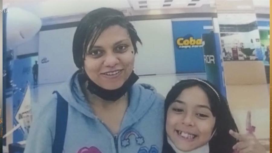 Mãe e filha foram encontradas mortas abraçadas dentro de um banheiro