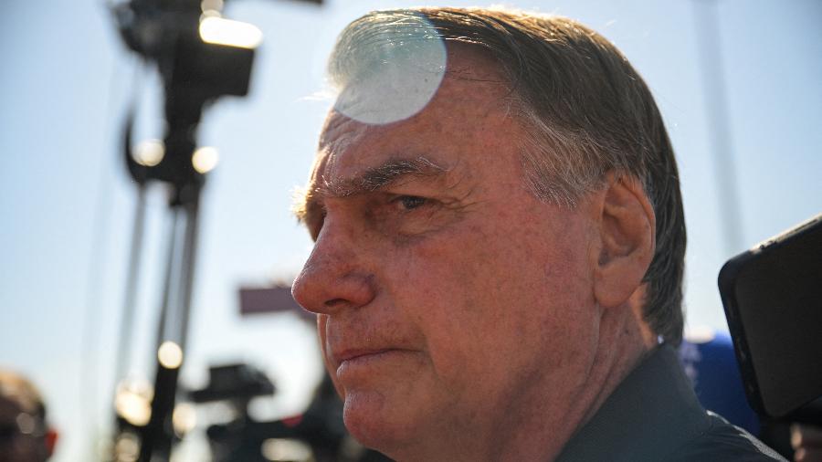 Bolsonaro coloca tornozeleira eletrônica após ordem do STF Bolsonaro coloca tornozeleira eletrônica após ordem do STF