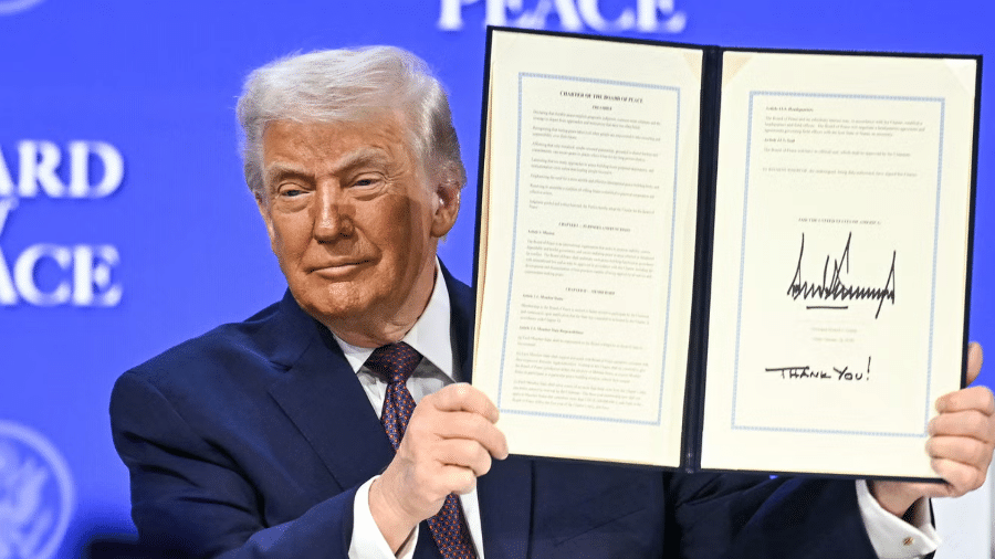 Trump chama decisão que barrou tarifaço de 'vergonha', diz agência