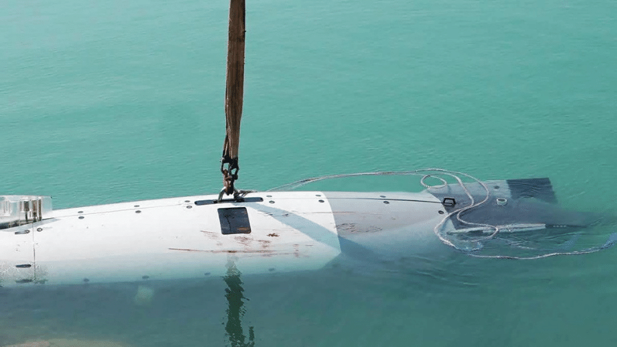 08.set.26 - Foto divulgada no site oficial Sepah News do Corpo da Guarda Revolucionária Islâmica (IRGC) do Irã, mostraria um submarino não tripulado dos EUA capturado pela Guarda no Estreito de Hormuz