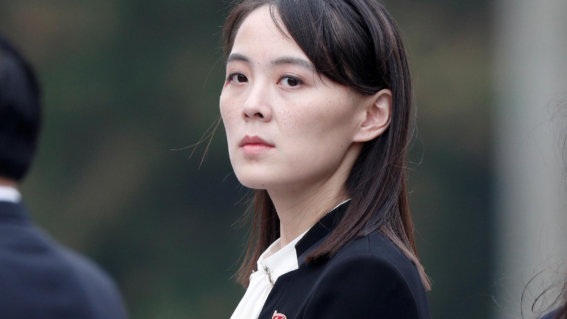 Kim Yo Jong, irmã do líder da Coreia do Norte, Kim Jong Un, participa de cerimônia de deposição de coroa de flores no Mausoléu de Ho Chi Minh, em Hanói, Vietnã
2 de março de 2019
REUTERS/Jorge Silva/Pool - undefined
