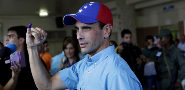 Henrique Capriles após votar nas eleições parlamentares de seu país - Marco Bello/Reuters