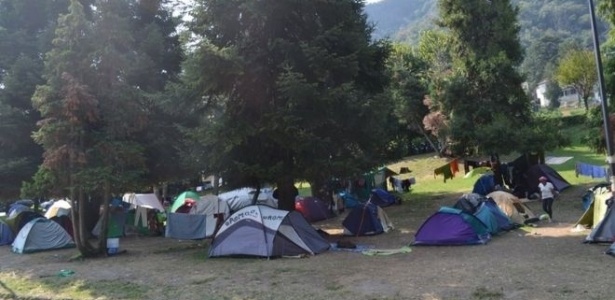Tendas espalham-se por um dos parques da cidade - Carolina Montenegro/BBC