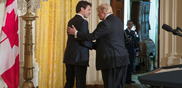13.fev. 2017 - Donaldo Trump cumprimenta o primeiro ministro do Canadá, Justin Trudeau, na Casa Branca, em Washington  - STEPHEN CROWLEY/NYT