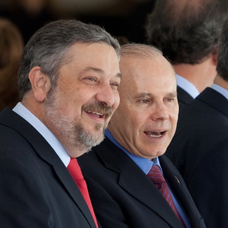 19.mar.2011 - Antonio Palocci e Guido Mantega no Palácio do Planalto, aguardam chegada do presidente americano Barack Obama - Lula Marques/Folhapress