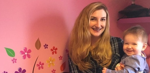 Gemma Fraser e a filha Orla; incidente com fio de cabelo gerou urgência médica - Arquivo pessoal/Gemma Fraser