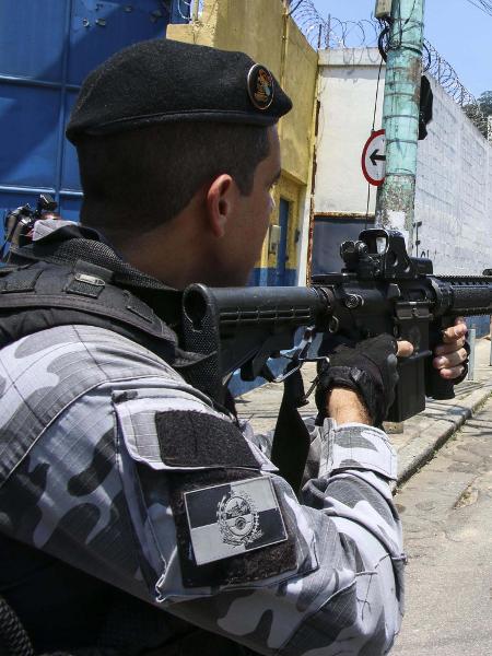 Polícia Militar realiza operação no Morro do Fallet no Rio de Janeiro (RJ), na última sexta-feira - BETINHO CASAS NOVAS/ESTADÃO CONTEÚDO