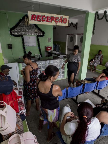 Moradores aguardam atendimento na Unidade Básica de Saúde de Antas, cidade no sertão baiano; Nordeste registrou 40% das desistências dos profissionais do programa Mais Médicos - Adriano Vizoni/Folhapress