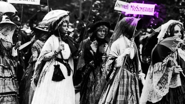Em um desfile em 1911 em que sufragistas se vestiram como mulheres famosas, uma delas foi de Mary Somerville - Getty Images