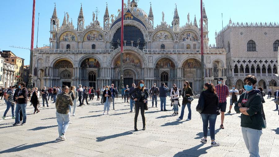 Manifestantes protestam contra reabertura do comércio em Veneza, na Itália - REUTERS/Manuel Silvestri