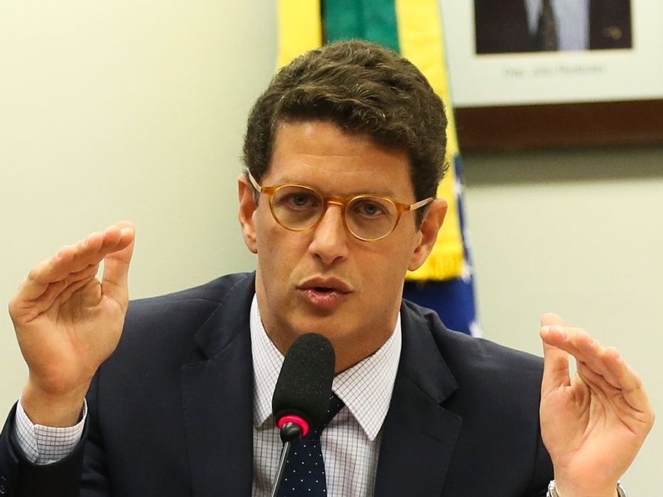 Alvo de críticas, Salles cria programa Floresta+ para promover conservação