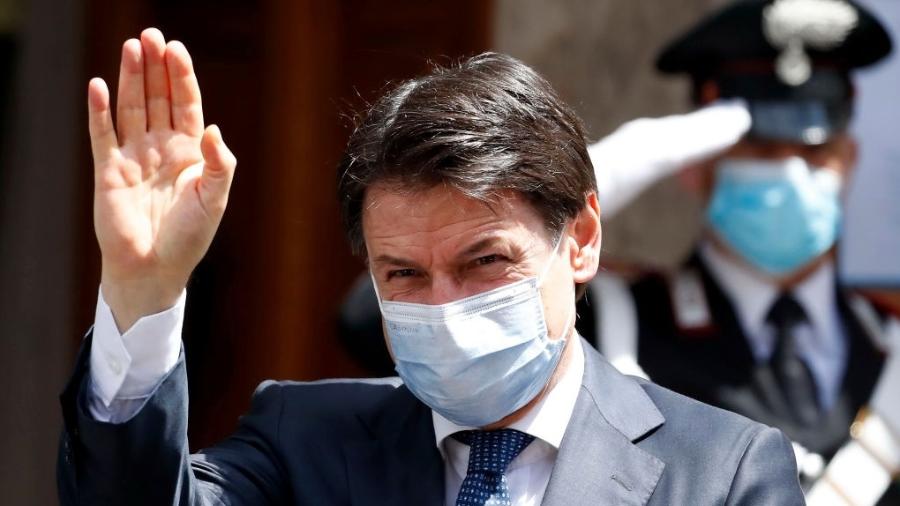 Primeiro-ministro da Itália, Giuseppe Conte, com máscara de proteção contra o novo coronavírus - Mondadori Portfolio via Getty Images