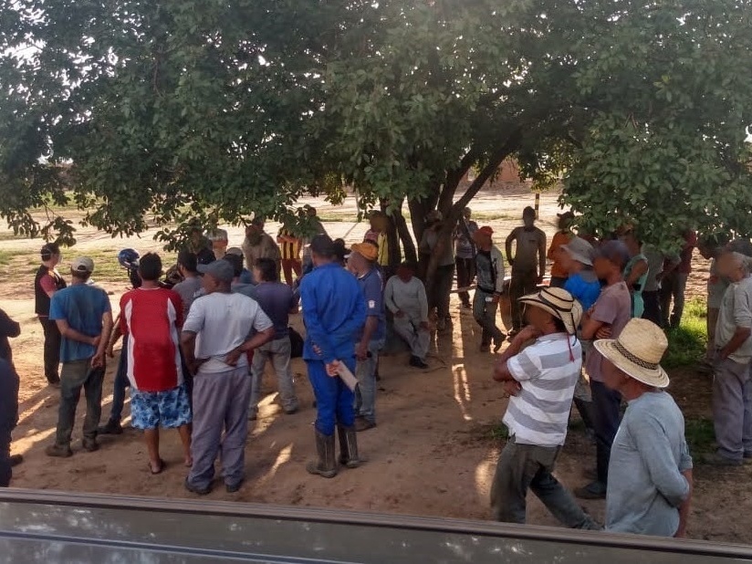 Trabalhadores são resgatados de carvoaria em situação análoga à de escravos