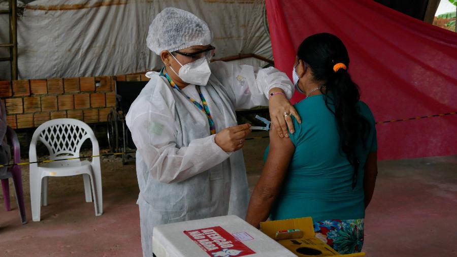 Mais de 12,3 milhões de brasileiros já receberam pelo menos uma dose da vacina contra a covid-19 - Sandro Pereira/Fotoarena/Estadão Conteúdo