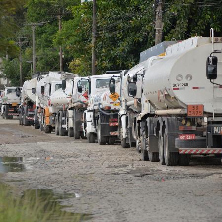 Paralisação de caminhoneiros tanqueiros em Duque de Caxias, no RJ, na semana passada - Fábio Costa/Agência O Dia/Estadão Conteúdo