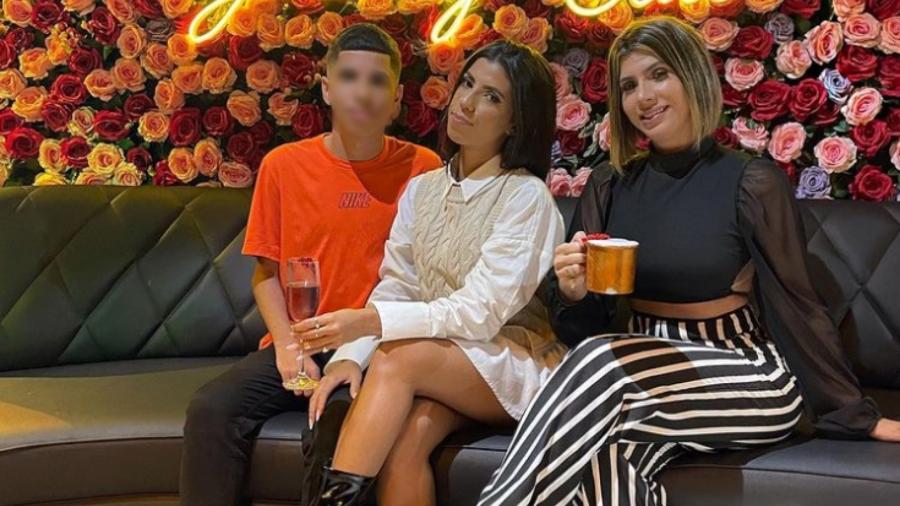 Jane (à dir.) com os filhos Bruno, de 16 anos, e Fernanda, de 22; adolescente foi internado em março, 2 meses após morte da irmã - Reprodução/Instagram